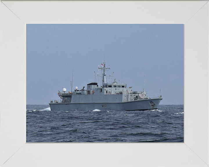 HMS Pembroke M107 | Photo Print | Framed Print | Sandown Class | Minehunter | Royal Navy Hampshire Prints