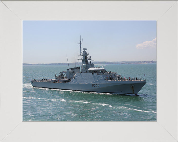HMS Trent P224 | Photo Print | Framed Print | River Class | Patrol Vessel | Royal Navy Hampshire Prints
