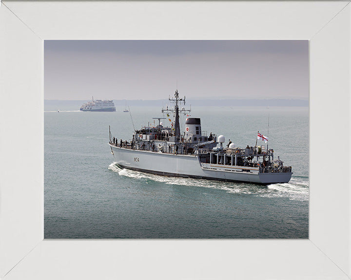 HMS Middleton M34 | Photo Print | Framed Print | Hunt Class | Mine Warfare Vessel | Royal Navy Hampshire Prints