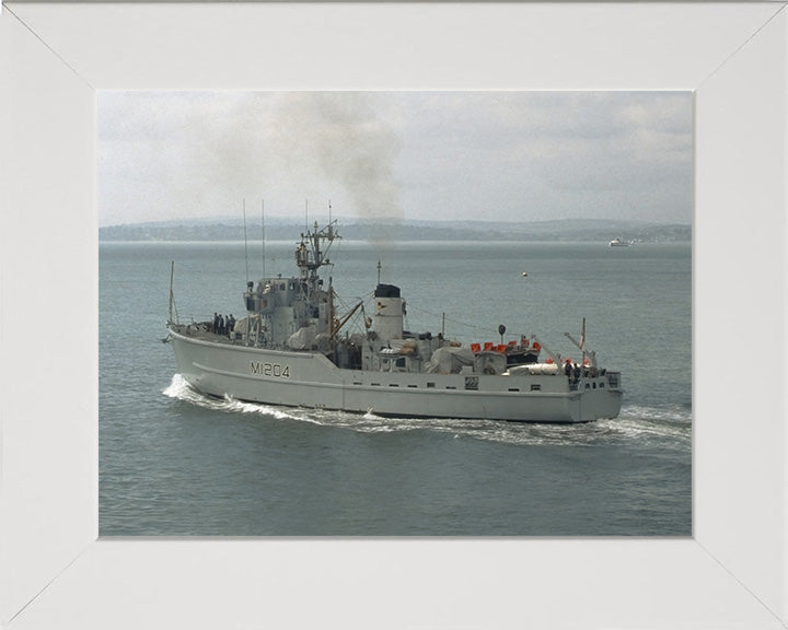 HMS Stubbington M1204 | Photo Print | Framed Print | Ton Class | Minesweeper | Royal Navy Hampshire Prints