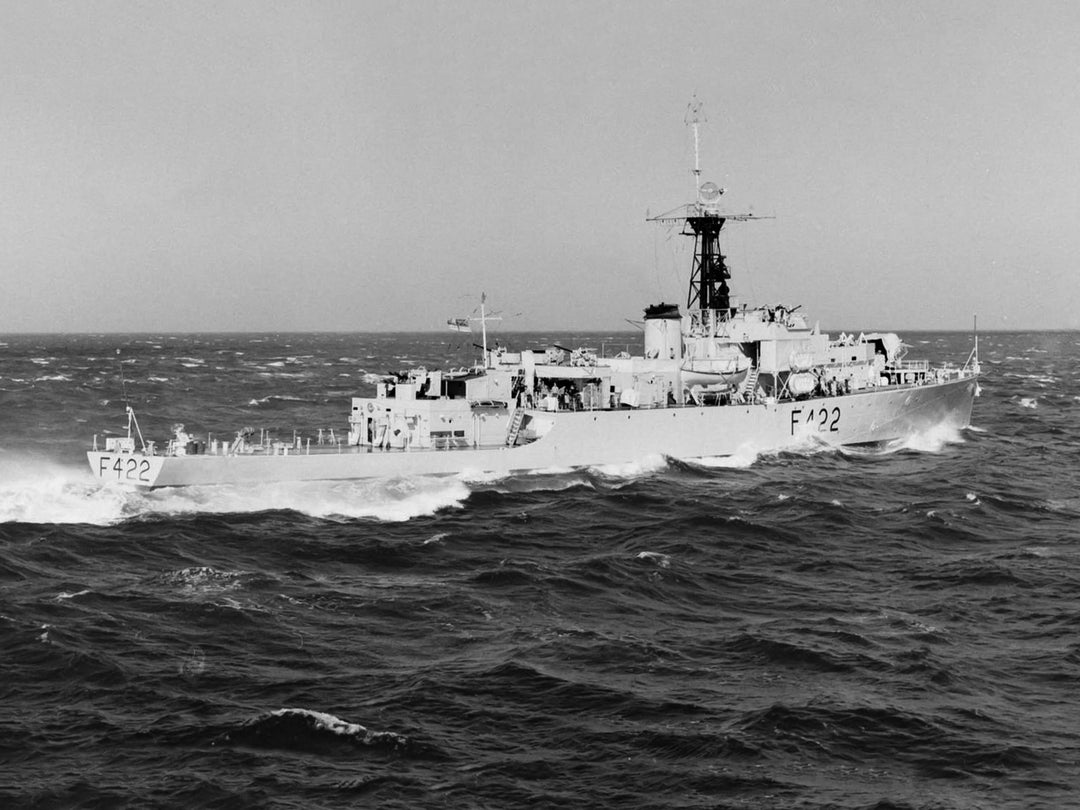 HMS Loch Eck K422 | Photo Print | Framed Print | Loch Class | Frigate | Royal Navy Hampshire Prints