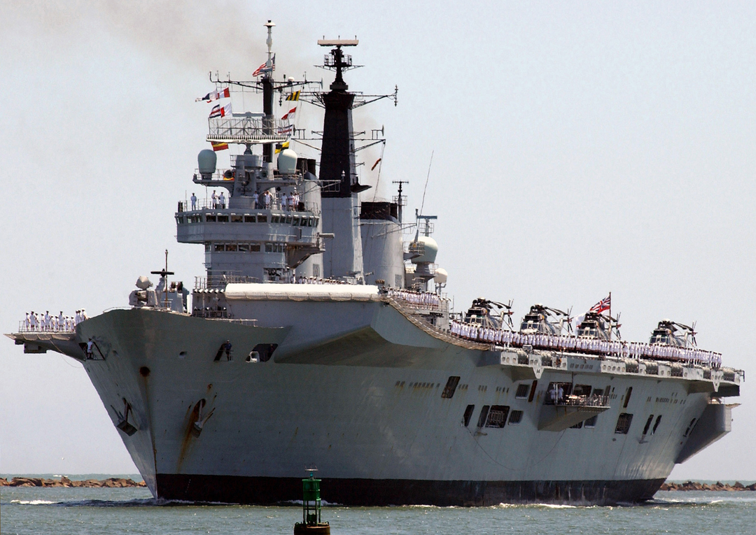 HMS Invincible R05 | Photo Print | Framed Print | Invincible Class | Aircraft Carrier | Royal Navy Hampshire Prints