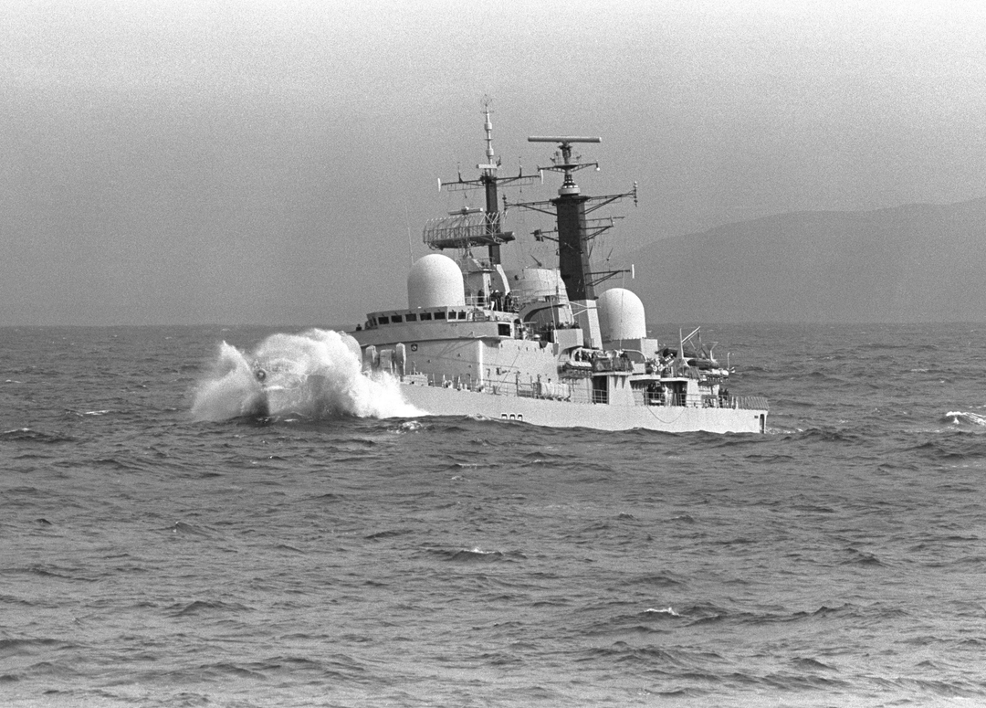 HMS Liverpool D92 | Photo Print | Framed Print | Poster | Type 42 | Destroyer | Royal Navy Hampshire Prints