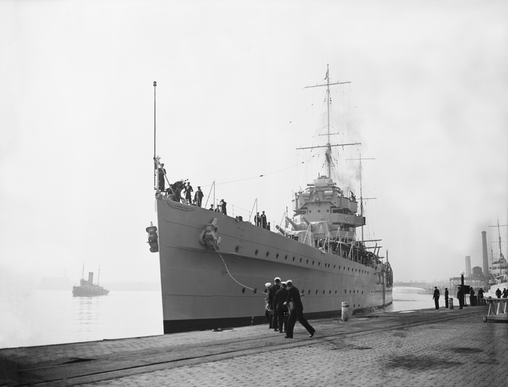 HMS York (90) Royal Navy York Class heavy cruiser Photo Print or Framed Print - Hampshire Prints