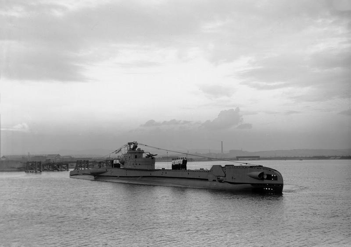 HMS Telemachus P321 Royal Navy T class Submarine Photo Print or Framed Print - Hampshire Prints