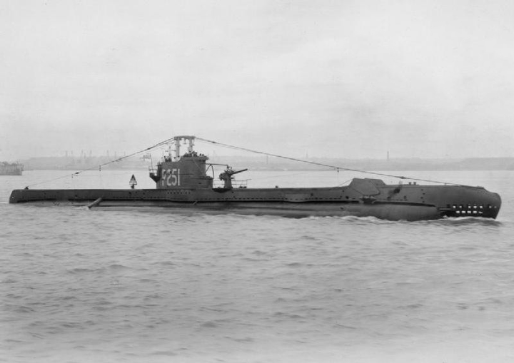 HMS Subtle P251 Royal Navy S Class Submarine Photo Print or Framed Print - Hampshire Prints
