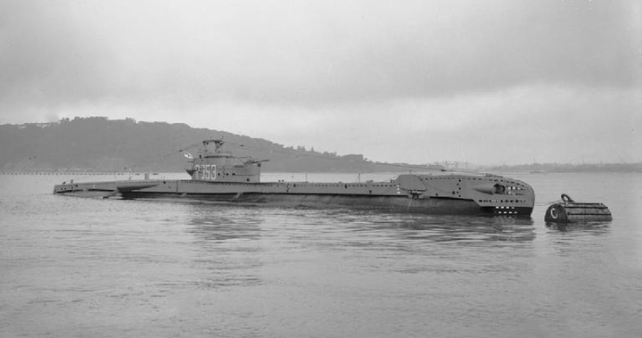 HMS Truncheon P353 Royal Navy T class Submarine Photo Print or Framed Print - Hampshire Prints