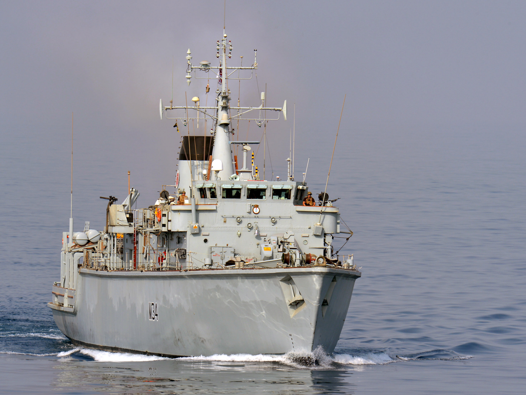 HMS Middleton M34 | Photo Print | Framed Print | Hunt Class | Mine Warfare Vessel | Royal Navy Hampshire Prints