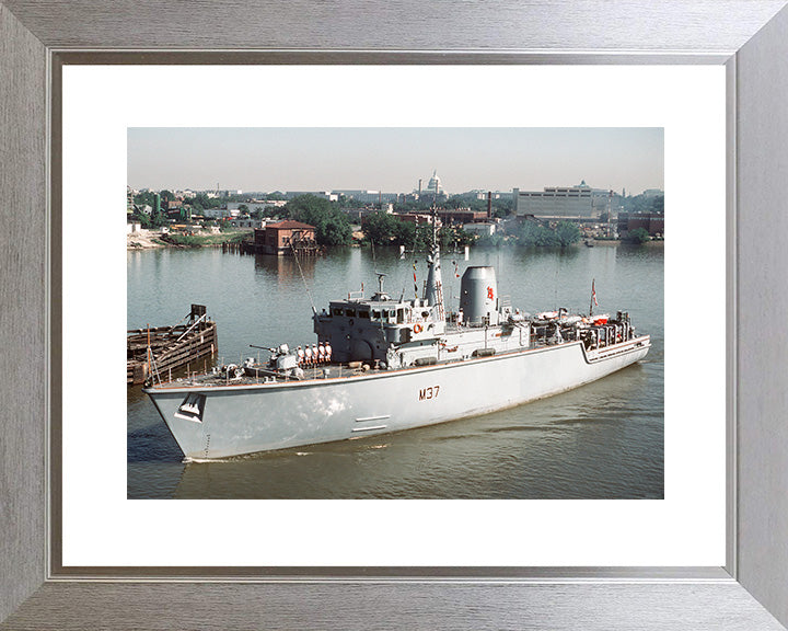 HMS Chiddingfold M37 Royal Navy Hunt class minehunter Photo Print or Framed Print - Hampshire Prints