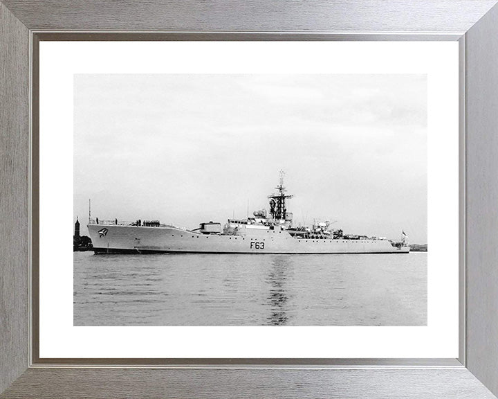 HMS Scarborough F63 | Photo Print | Framed Print | Whitby Class | Frigate | Royal Navy Hampshire Prints