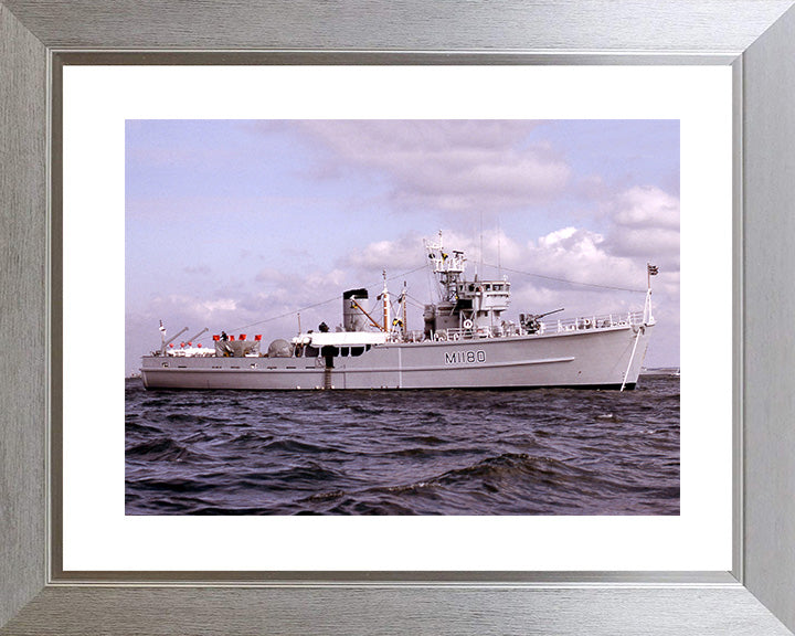 HMS Shavington M1180 | Photo Print | Framed Print | Ton Class | Minesweeper | Royal Navy Hampshire Prints