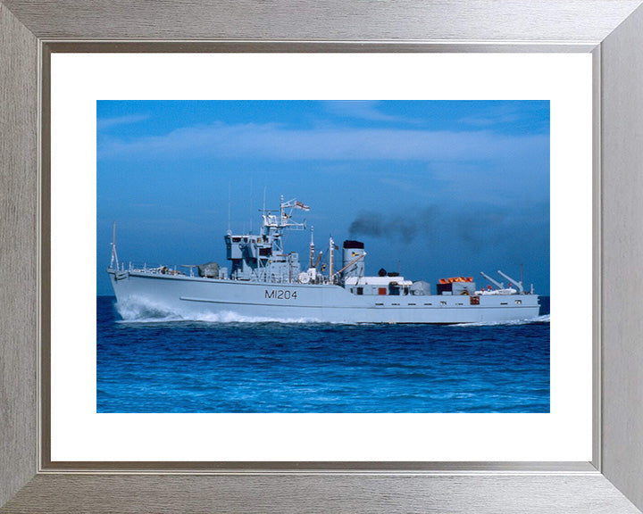 HMS Stubbington M1204 Royal Navy Ton class minesweeper Photo Print or Framed Print - Hampshire Prints