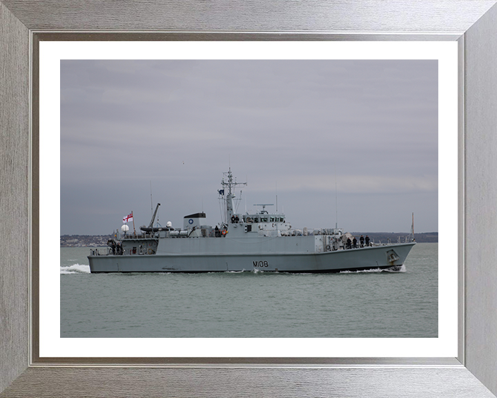 HMS Grimsby M108 | Photo Print | Framed Print | Sandown Class | Minehunter | Royal Navy Hampshire Prints