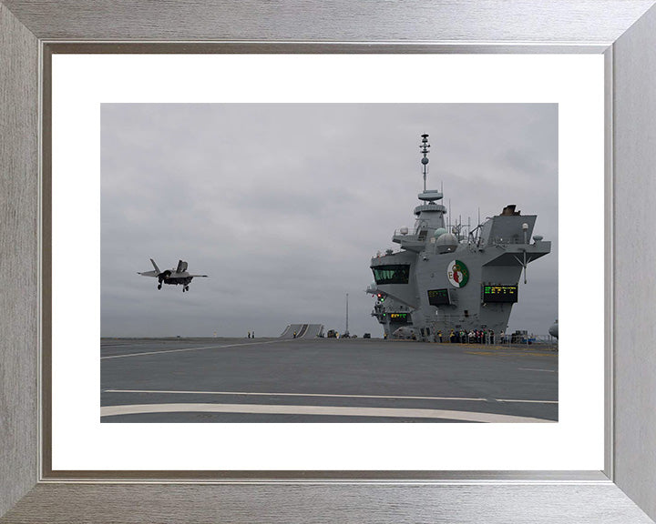 HMS Queen Elizabeth R08 | Photo Print | Framed Print | Queen Elizabeth Class | Aircraft Carrier | Royal Navy Hampshire Prints