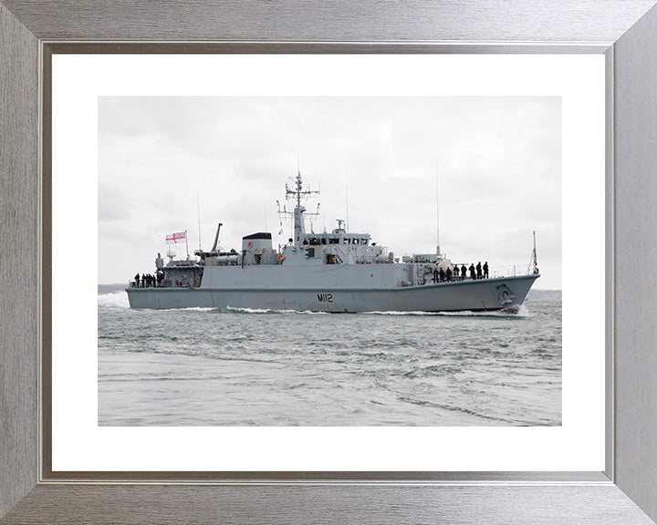 HMS Shoreham M112 | Photo Print | Framed Print | Sandown Class | Minehunter | Royal Navy Hampshire Prints
