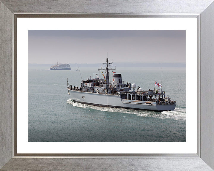 HMS Middleton M34 | Photo Print | Framed Print | Hunt Class | Mine Warfare Vessel | Royal Navy Hampshire Prints