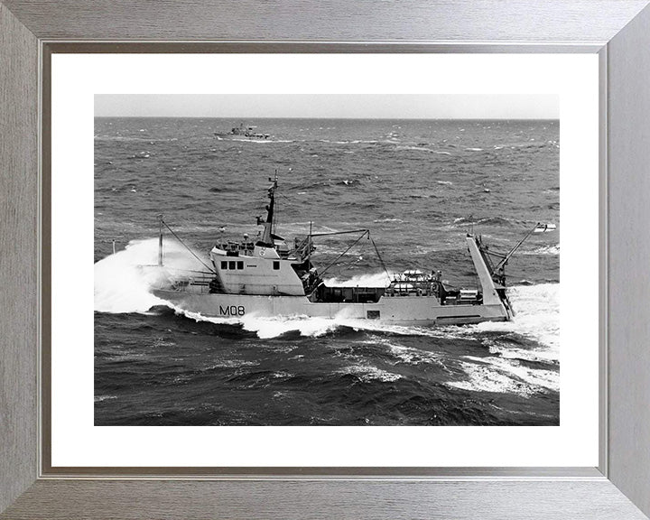HMS Venturer M08 | Photo Print | Framed Print | Converted Minesweeper | Royal Navy Hampshire Prints