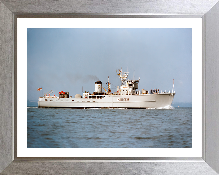 HMS Bickington M1109 | Photo Print | Framed Print | Ton Class | Minesweeper | Royal Navy Hampshire Prints
