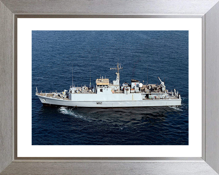 HMS Shoreham M112 | Photo Print | Framed Print | Sandown Class | Minehunter | Royal Navy Hampshire Prints