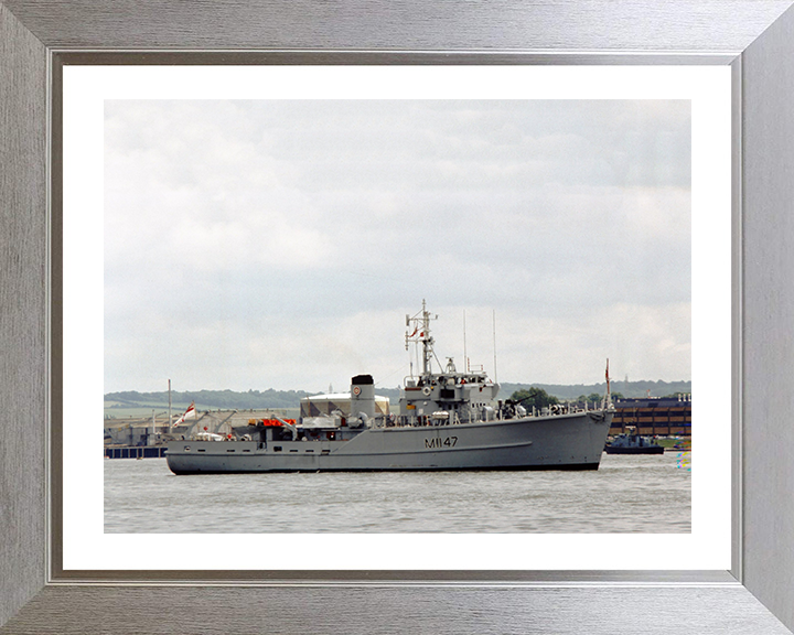 HMS Hubberston M1147 | Photo Print | Framed Print | Ton Class | Minesweeper | Royal Navy Hampshire Prints