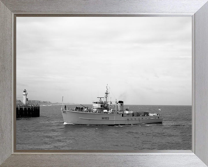 HMS Wolverton M1193 Royal Navy Ton Class Minesweeper Photo Print or Framed Print - Hampshire Prints