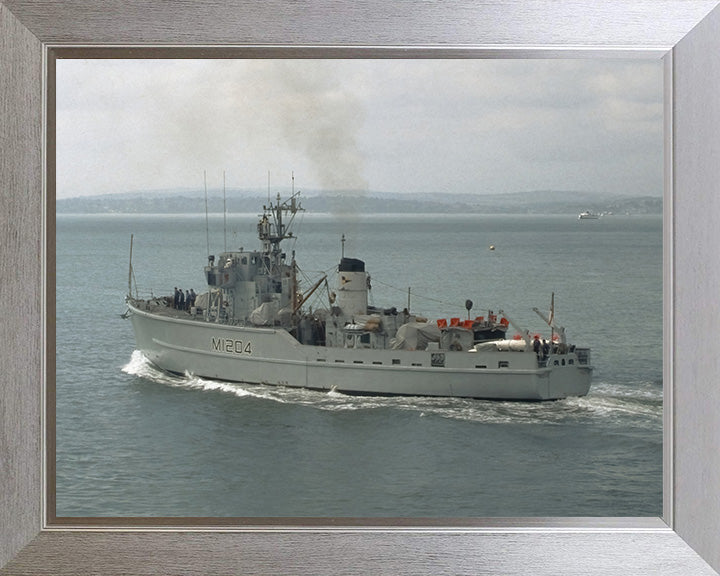 HMS Stubbington M1204 Royal Navy Ton class minesweeper Photo Print or Framed Print - Hampshire Prints