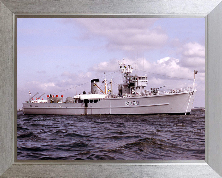 HMS Shavington M1180 | Photo Print | Framed Print | Ton Class | Minesweeper | Royal Navy Hampshire Prints