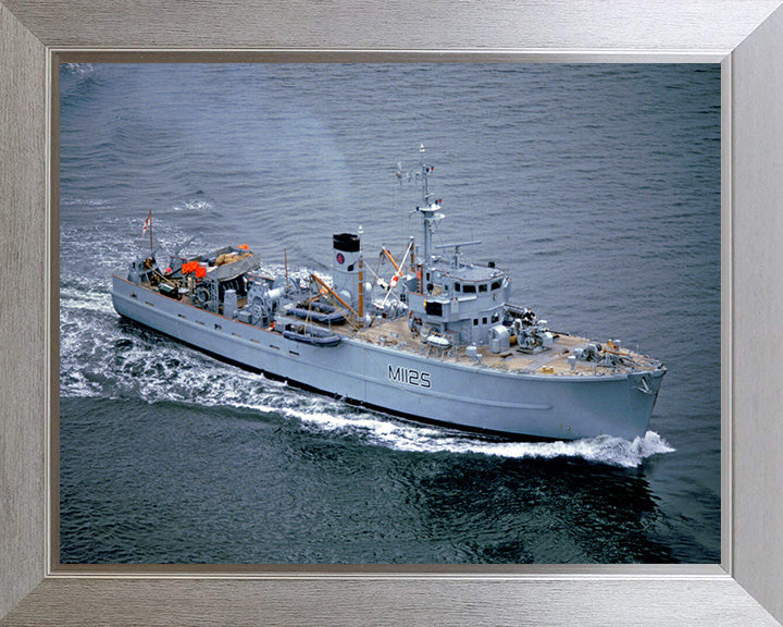 HMS Cuxton M1125 Royal Navy Ton class minesweeper Photo Print or Framed Print - Hampshire Prints