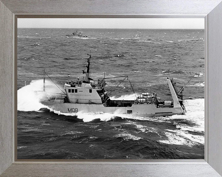 HMS Venturer M08 Royal Navy Converted minesweeper Photo Print or Framed Print - Hampshire Prints