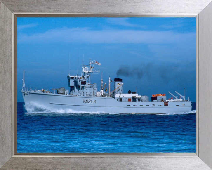 HMS Stubbington M1204 Royal Navy Ton class minesweeper Photo Print or Framed Print - Hampshire Prints