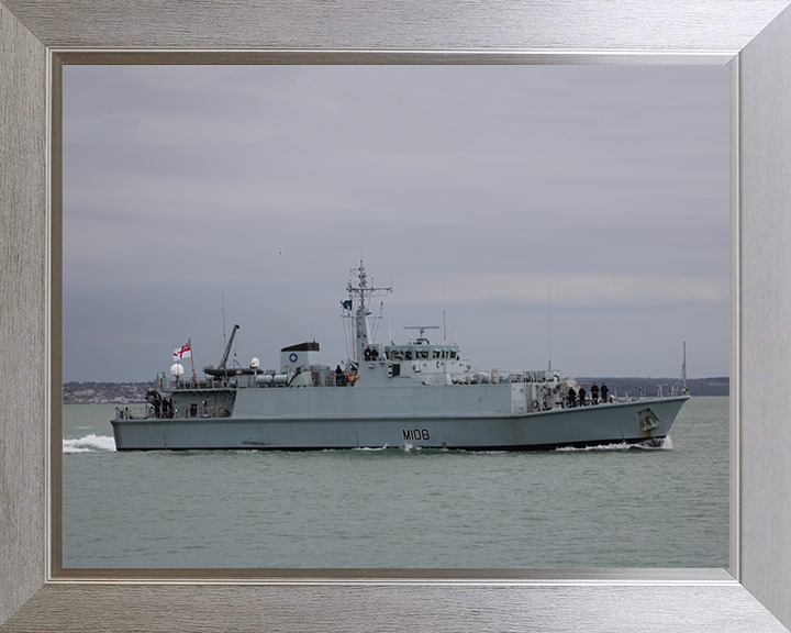 HMS Grimsby M108 | Photo Print | Framed Print | Sandown Class | Minehunter | Royal Navy Hampshire Prints