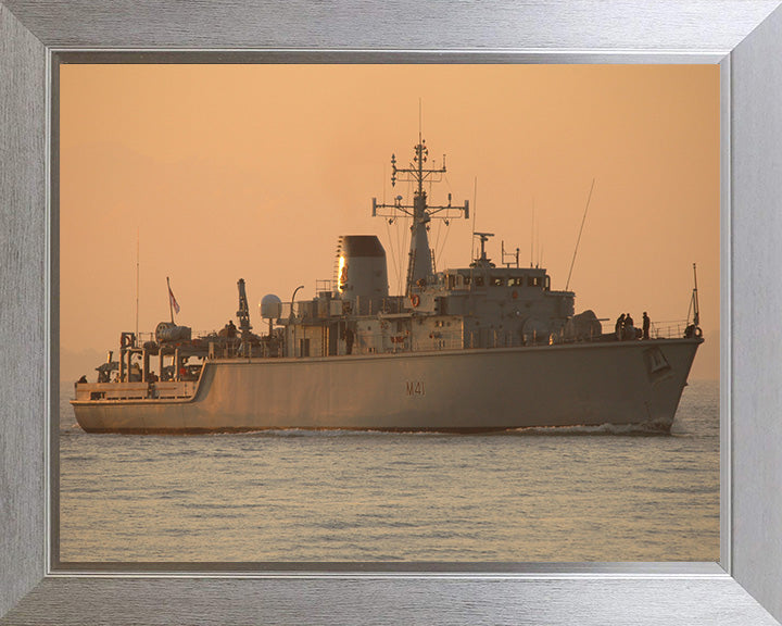 HMS Quorn M41 | Photo Print | Framed Print | Hunt Class | Mine Warfare Vessel | Royal Navy Hampshire Prints