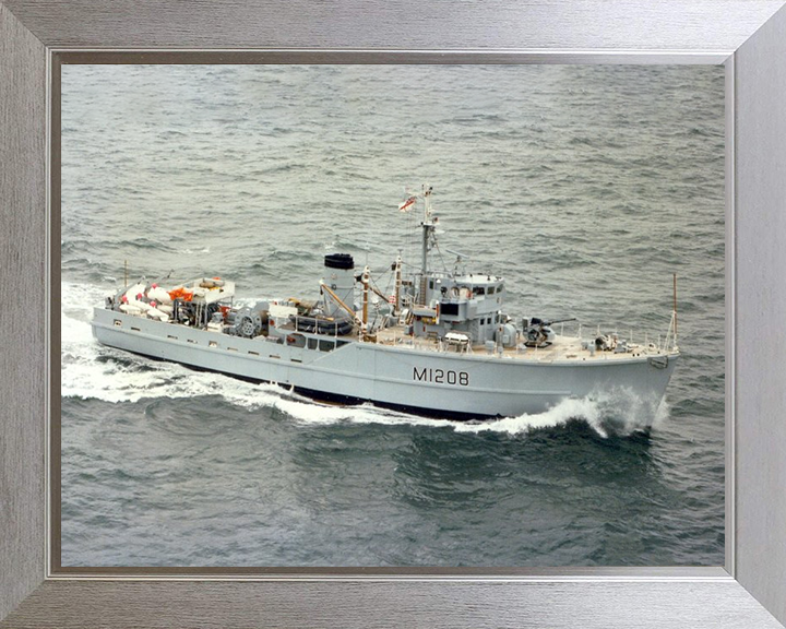 HMS Lewiston M1208 | Photo Print | Framed Print | Ton Class | Minesweeper | Royal Navy Hampshire Prints