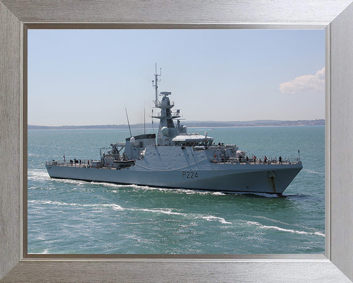 HMS Trent P224 | Photo Print | Framed Print | River Class | Patrol Vessel | Royal Navy Hampshire Prints