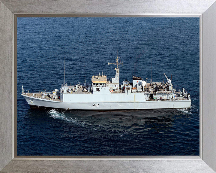 HMS Shoreham M112 | Photo Print | Framed Print | Sandown Class | Minehunter | Royal Navy Hampshire Prints