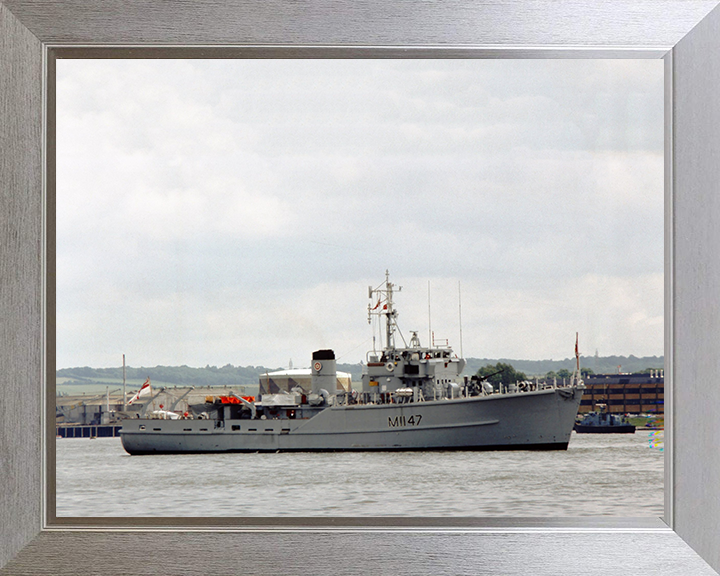 HMS Hubberston M1147 | Photo Print | Framed Print | Ton Class | Minesweeper | Royal Navy Hampshire Prints