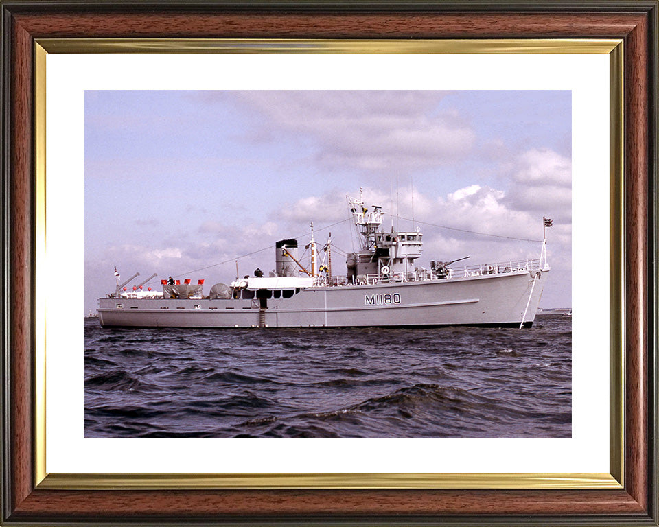 HMS Shavington M1180 | Photo Print | Framed Print | Ton Class | Minesweeper | Royal Navy Hampshire Prints