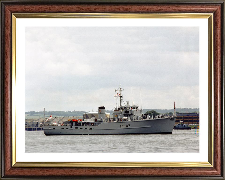 HMS Hubberston M1147 | Photo Print | Framed Print | Ton Class | Minesweeper | Royal Navy Hampshire Prints
