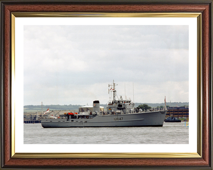 HMS Hubberston M1147 | Photo Print | Framed Print | Ton Class | Minesweeper | Royal Navy Hampshire Prints