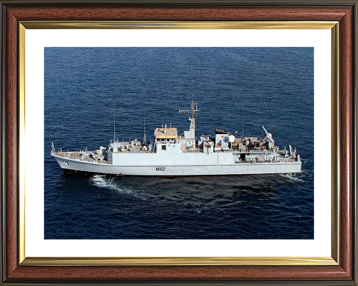 HMS Shoreham M112 | Photo Print | Framed Print | Sandown Class | Minehunter | Royal Navy Hampshire Prints