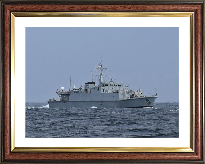 HMS Pembroke M107 | Photo Print | Framed Print | Sandown Class | Minehunter | Royal Navy Hampshire Prints