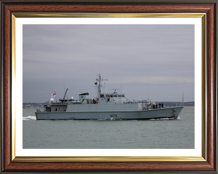 HMS Grimsby M108 | Photo Print | Framed Print | Sandown Class | Minehunter | Royal Navy Hampshire Prints