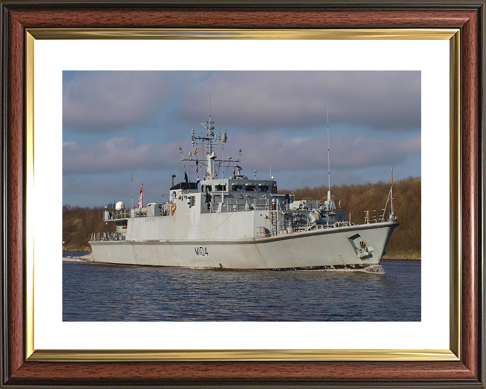 HMS Walney M104 | Photo Print | Framed Print | Sandown Class | minesweeper | Royal Navy Hampshire Prints