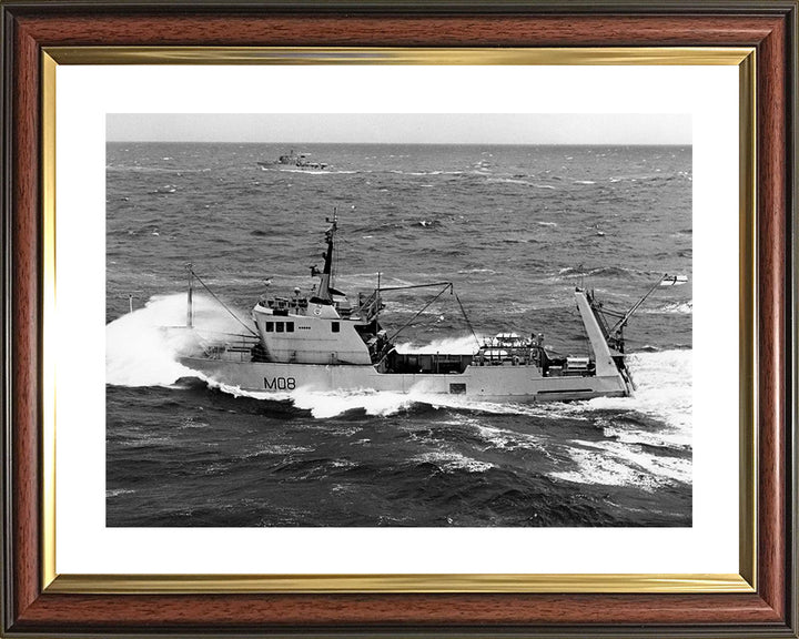 HMS Venturer M08 | Photo Print | Framed Print | Converted Minesweeper | Royal Navy Hampshire Prints
