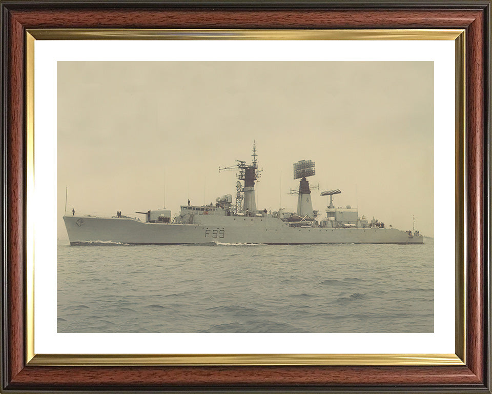 HMS Lincoln F99 | Photo Print | Framed Print | Salisbury Class | Frigate | Royal Navy Hampshire Prints
