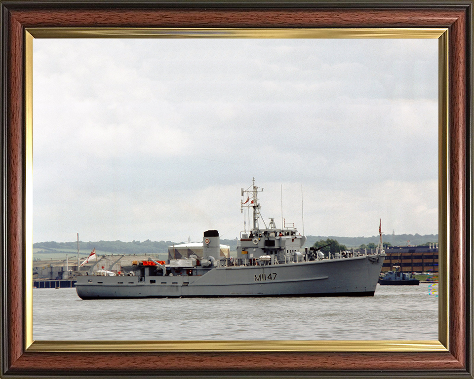 HMS Hubberston M1147 | Photo Print | Framed Print | Ton Class | Minesweeper | Royal Navy Hampshire Prints