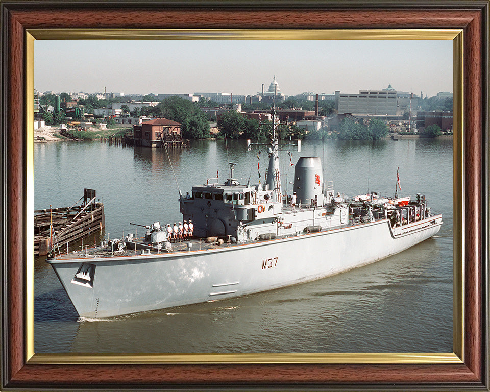 HMS Chiddingfold M37 Royal Navy Hunt class minehunter Photo Print or Framed Print - Hampshire Prints