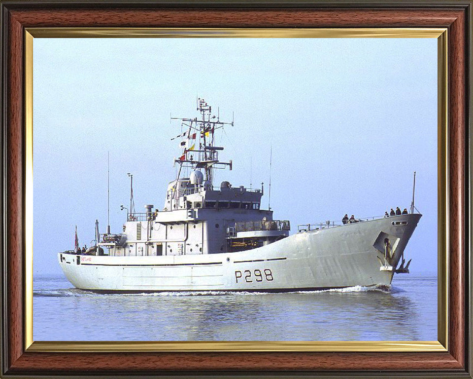 HMS Shetland P298 Royal Navy Island class Patrol Vessel Photo Print or Framed Photo Print - Hampshire Prints