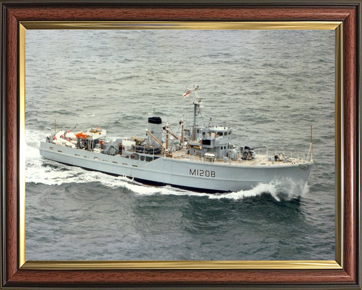 HMS Lewiston M1208 | Photo Print | Framed Print | Ton Class | Minesweeper | Royal Navy Hampshire Prints