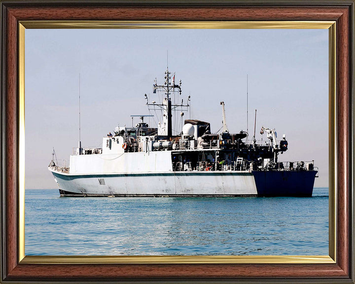 HMS Blyth M111 | Photo Print | Framed Print | Sandown Class | Minehunter | Royal Navy Hampshire Prints